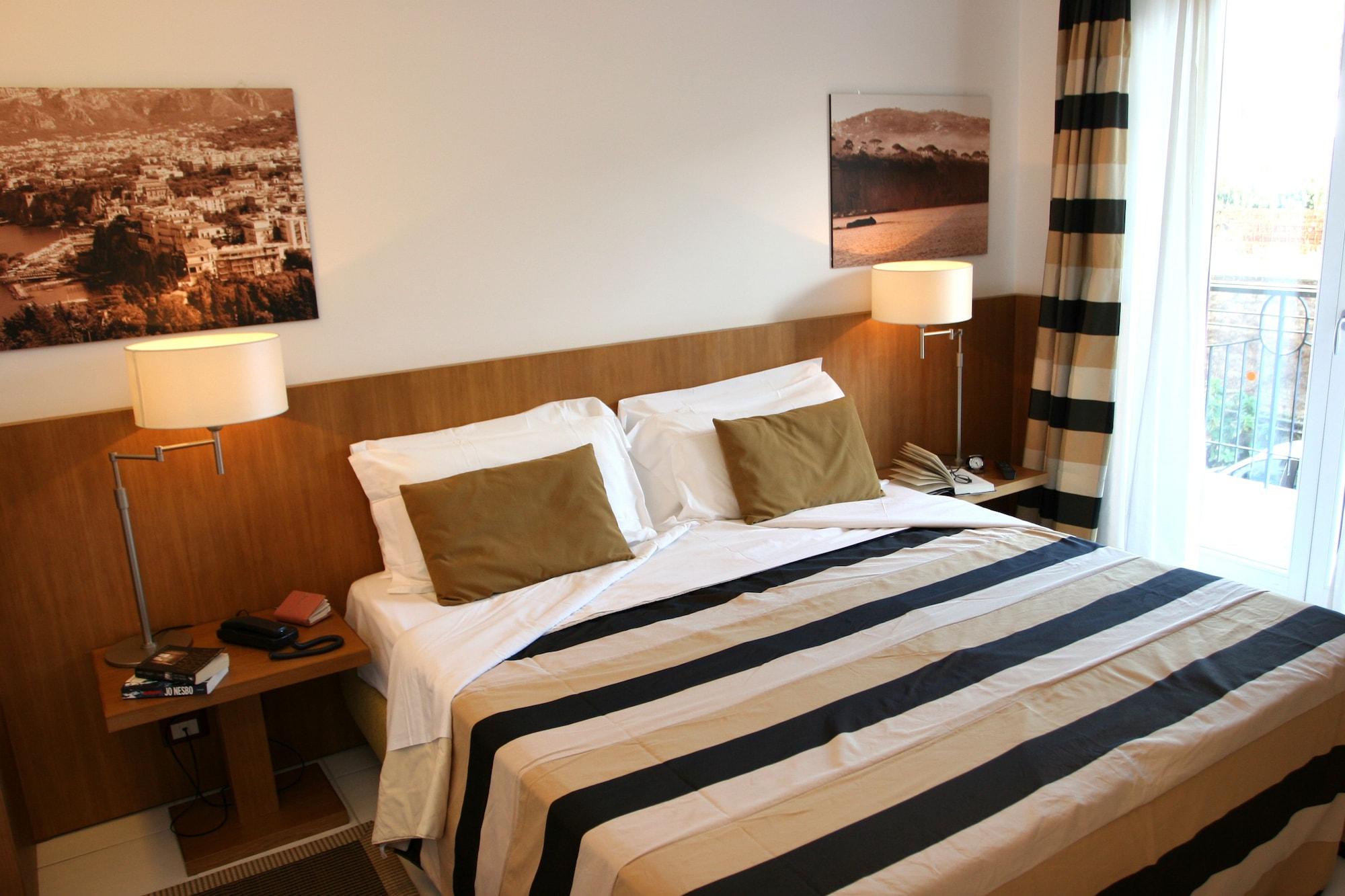 Rota Suites Sorrento Luaran gambar